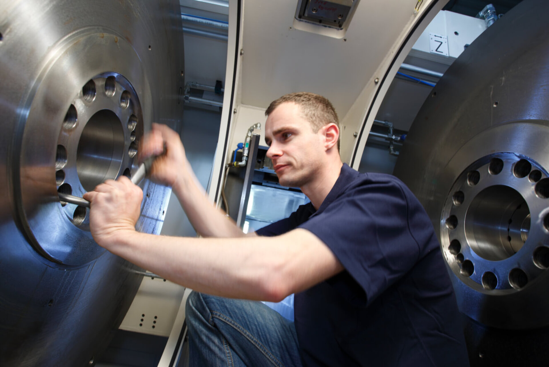 Baugruppenüberholung mit Diskus Werke Schleiftechnik