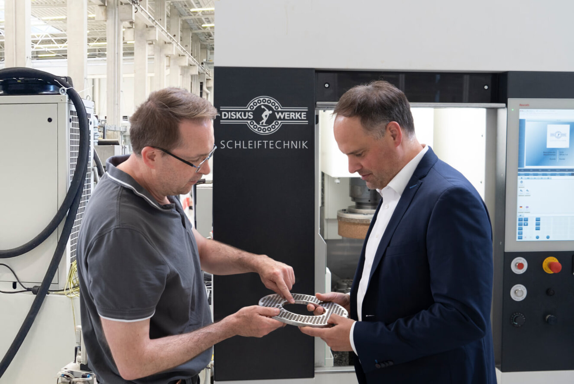 Neuproduktion: Erste Schleifversuche mit Diskus Werke Schleiftechnik