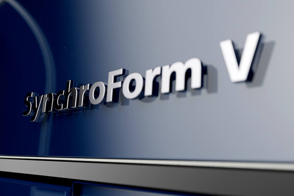 Nahaufnahme des Schriftzugs „varioForm V“ auf einer Maschinenverkleidung.